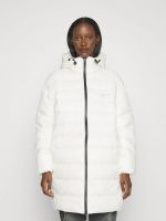 Женское зимние пальто Armani Exchange