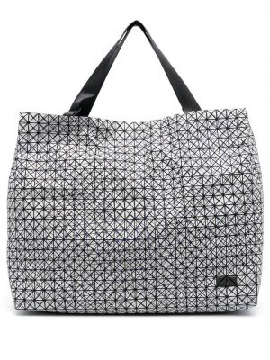 Store poser Bao Bao Issey Miyake hvit