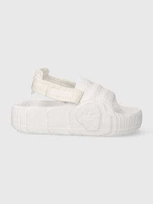 Białe sandały na platformie Adidas Originals