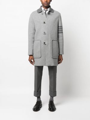 Pruhovaný kabát Thom Browne šedý