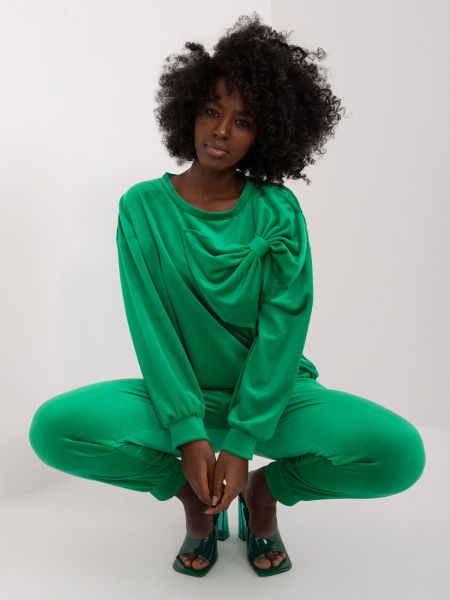 Veliūrinis džemperis Fashionhunters žalia