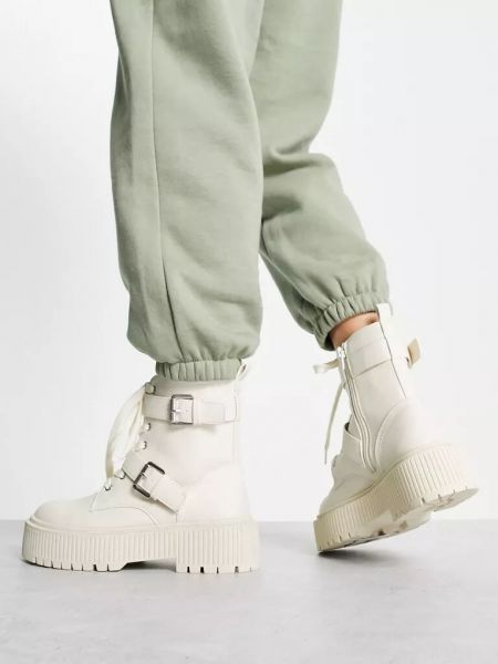 Ботинки на шнуровке чанки New Look белые