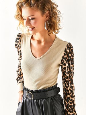 Bluză cu model leopard cu decolteu în v Olalook bej