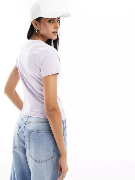 Приталенная футболка Tommy Jeans фиолетовая