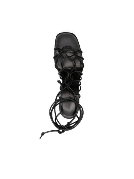 Sandalias con tacón de tacón alto By Far negro