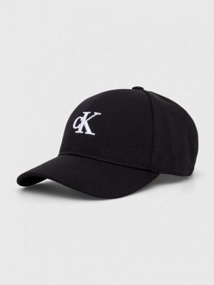 Памучна шапка с козирки с апликация Calvin Klein Jeans черно