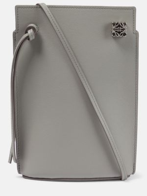 Kožená crossbody kabelka s vreckami Loewe sivá