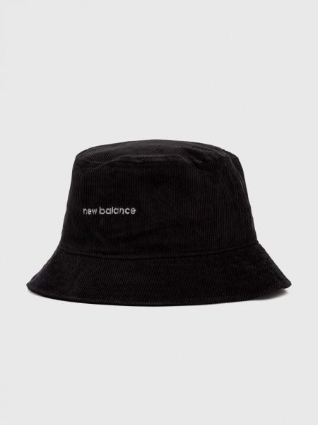 Памучна шапка с козирки New Balance черно