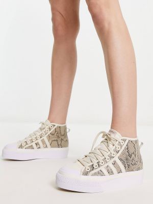 Кроссовки на платформе с принтом со змеиным принтом Adidas Originals белые