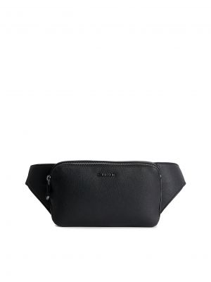 Чанта за носене на кръста Calvin Klein черно