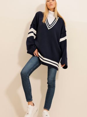 Svītrainas džemperis ar v veida izgriezumu Trend Alaçatı Stili