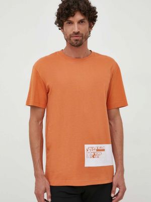 Памучна тениска с дълъг ръкав с принт Calvin Klein Jeans оранжево