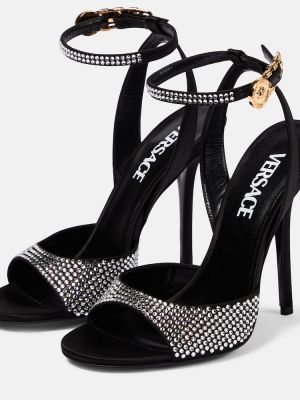 Satynowe sandały z kryształkami Versace czarne