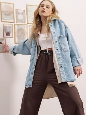 Kurtka jeansowa oversize z kieszeniami Trend Alaçatı Stili