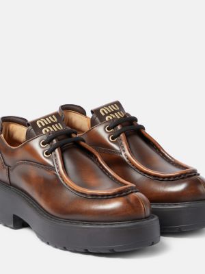 Zapatos brogues de cuero con plataforma Miu Miu marrón