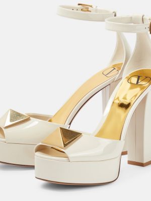 Lakované kožené sandále na platforme Valentino Garavani biela