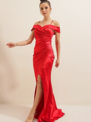 Plisované saténové dlouhé šaty s lodičkovým výstřihem By Saygı červené