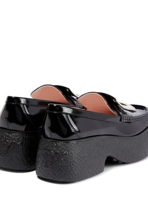 Lakované kožené loafersy na platforme Roger Vivier čierna
