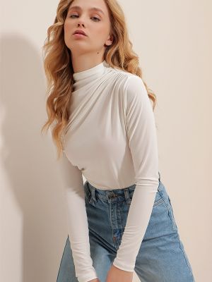Блуза с драперии Trend Alaçatı Stili бяло