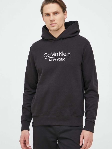 Суичър с качулка с принт Calvin Klein черно