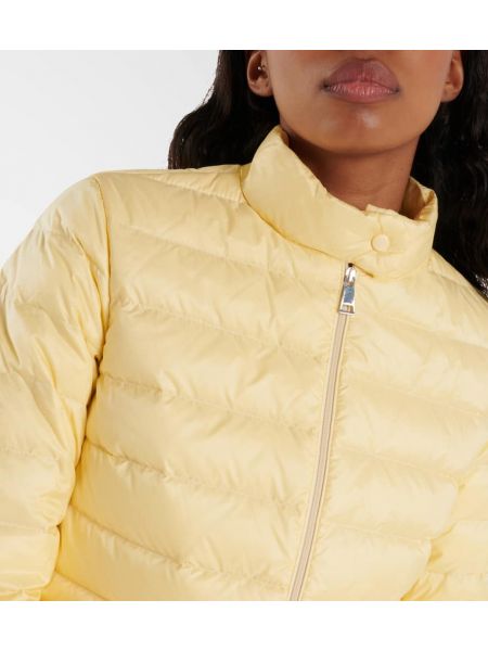 Prošivena pernata jakna Moncler žuta