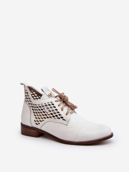 Prolamované kožené kotníkové boty Kesi bílé