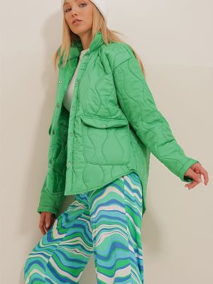 Prošívaný kabát s kapsami Trend Alaçatı Stili zelený