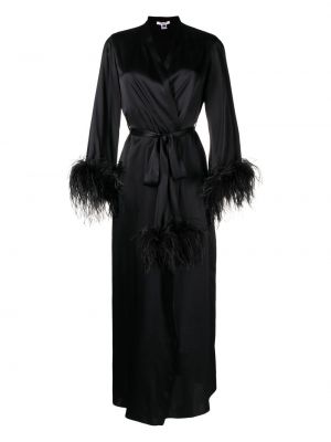 Hedvábné dlouhé šaty s perlami s výstřihem do v Gilda & Pearl - černá