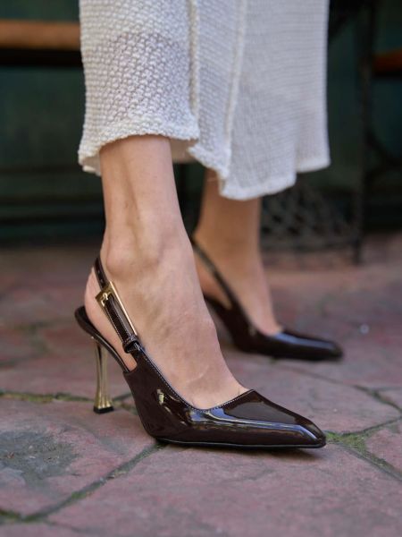 Лаковые туфли с вырезом на спине на каблуке Madamra