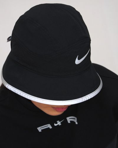 Müts Nike must