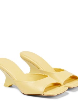 Кожени сандали с клин ток Gia Borghini жълто