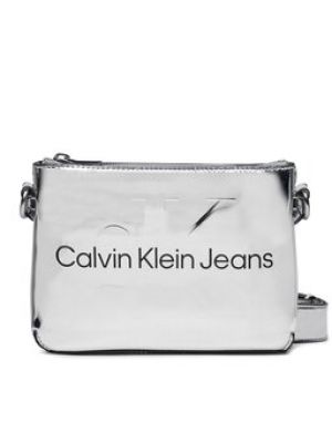 Taška přes rameno Calvin Klein Jeans stříbrná