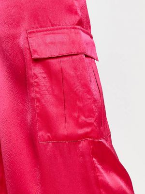 Атласные брюки карго New Look розовые