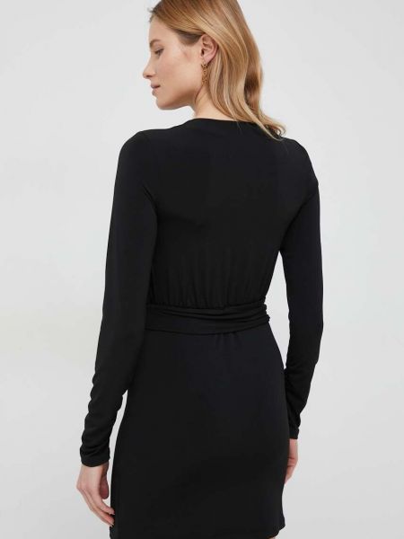 Testhezálló mini ruha Sisley fekete