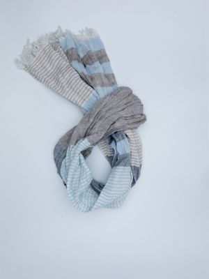 Серый шарф Pierre Cardin