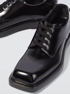 Zapatos oxford de cuero Prada negro