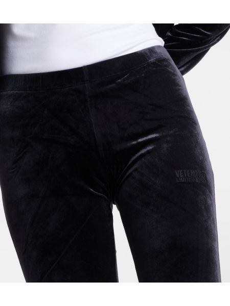 Žametne hlače iz rebrastega žameta Vetements črna