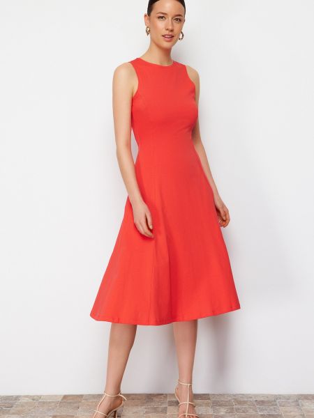Красное трикотажное платье миди без рукавов с круглым вырезом Trendyol