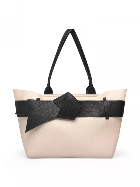 Shopper Ted Baker